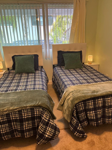1 private La Jolla bedroom & bathroom near UCSD