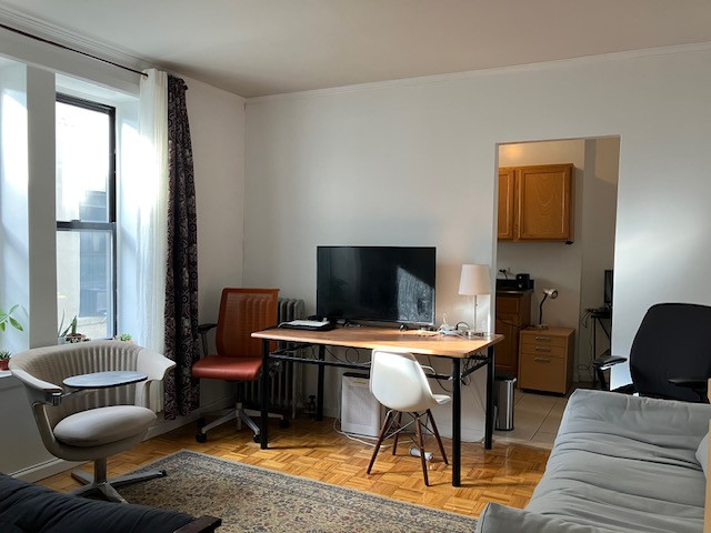 Manhattan 1BR Sublet Near Central Park – $1950/Month