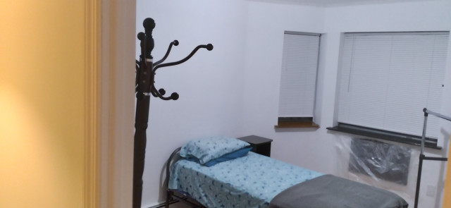 Cozy, quiet, furnished rooms near Queens Mall
