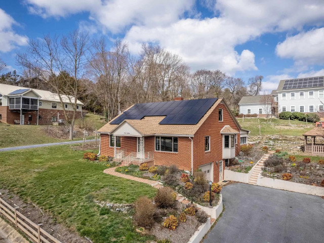 Cozy Apartment 2 Blocks from EMU