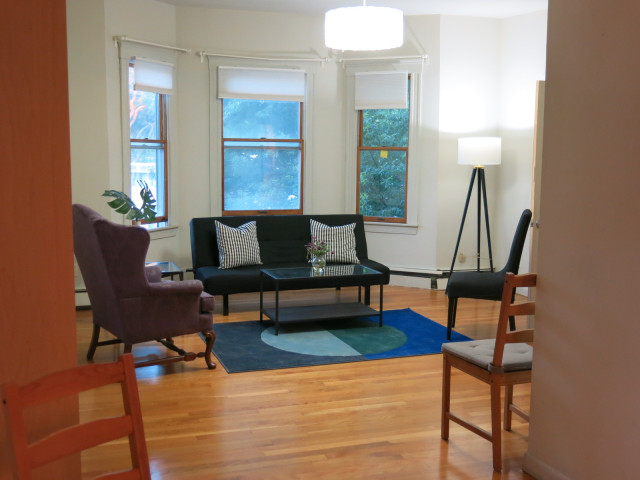 Great apt with a great location in the heart of it all 1/2 mile to Hult laundry included