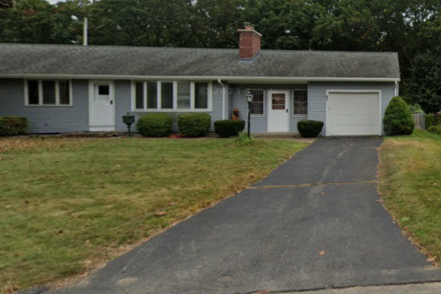 Female Grad student with 2 open bedrooms in shared house- Chicopee, MA right off highway exit