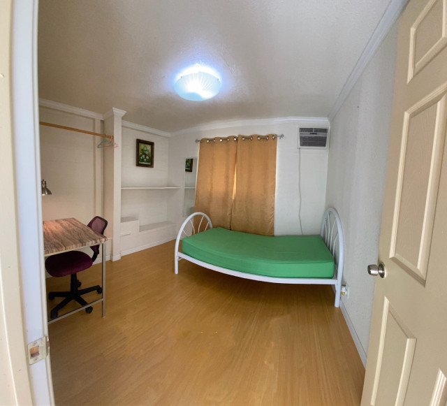 Immediate Move-in - Private Room with Independent Entrance near University Campus ( Just 2 miles away)