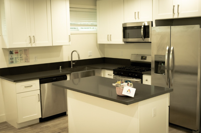 4bd walk to Village reduced price + free apps!