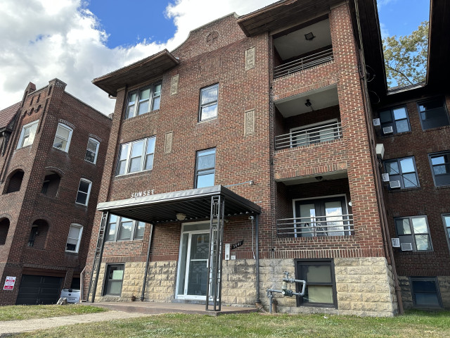 NEWLY RENOVATED-In-Unit Laundry! 2BR/1BA in Squirrel Hill! Close to CMU, Pitt and Chatham!