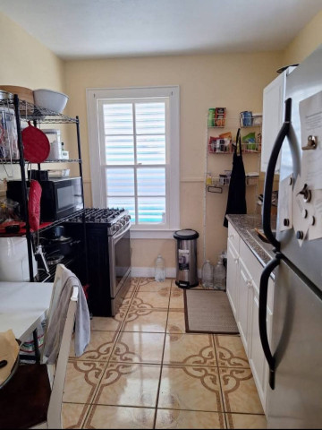 Affordable 2BR Garage Apartment – Walk to UTMB!
