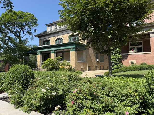 Highland Park! Updated 2BR/2BA! Available January1st!