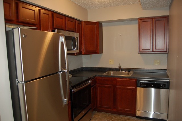 2 Bedroom On U of I Campus! Walk to Class!  FREE Parking!