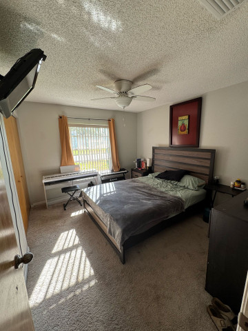 Rooms for Rent in Spacious Home – Pet Friendly with Large Backyard!