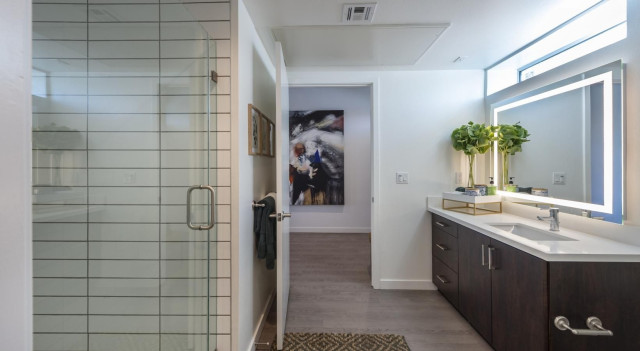 Modern Studio Apartment with Balcony, Kitchen & Walk-In Closet
