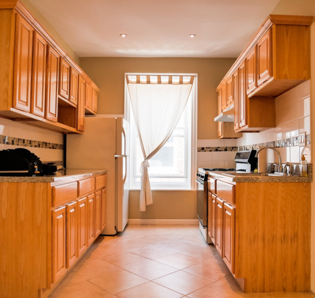 DOWNSTATE AND KINGS COUNTY HOSPITAL VICINITY 1 BEDROOM 2,5 TRAINS
