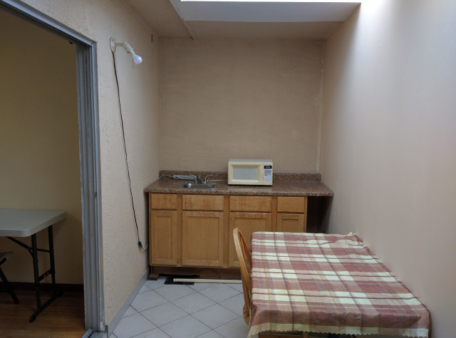 Room in Private Home: Private Bathroom, Shared Kitched and Laundry
