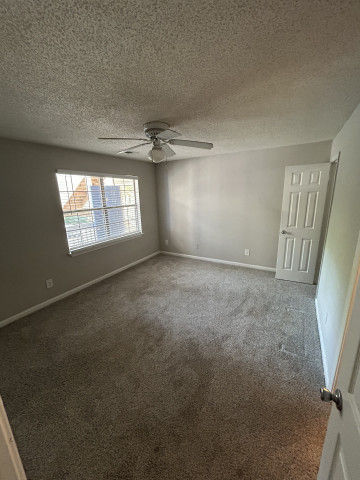 The Whitley Apts Looking for Roommate