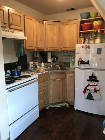 Refurbished Victorian Apartment Near Walnut St – Pet Friendly!