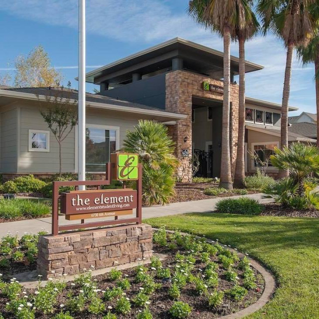 NOW HIRING: LEASING AGENTS & CAMPUS BRAND AMBASSADORS