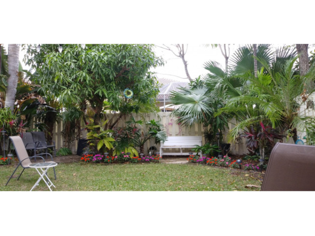 Room for rent to a female in Pembroke Pines