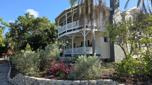 Historic home 2 blocks from Ringling. 