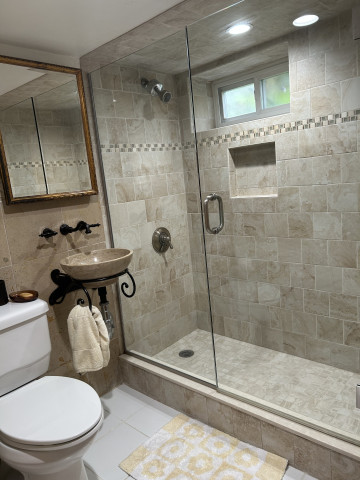 1bd, private bath, private entrance, kitchenette in home 