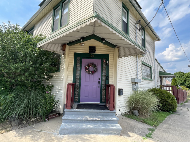 3 Huge Rooms Available in Female-Only College House!