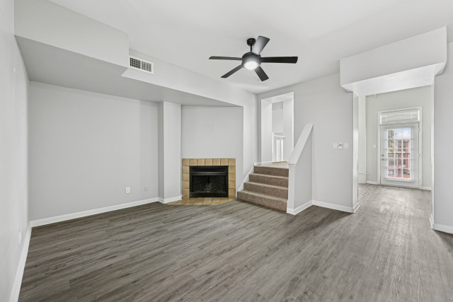 6 WEEKS FREE RENT MOVE IN BY MARCH 31 ONE BED POOL