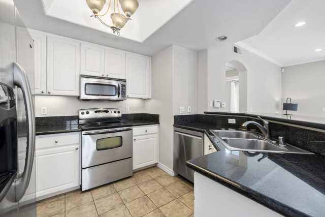FURNISHED 1BR+Den Near UCSD For Rent