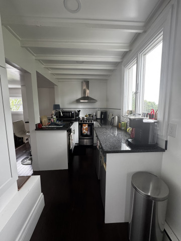 Fully furnished 1 bdr apartment in beautiful Victorian home