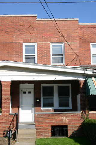 Renovated Town House! 2BR-In Unit Laundry! Avail 1/1/2026