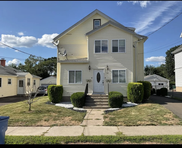 Gorgeous two floor 3 bedroom apartment near CCSU