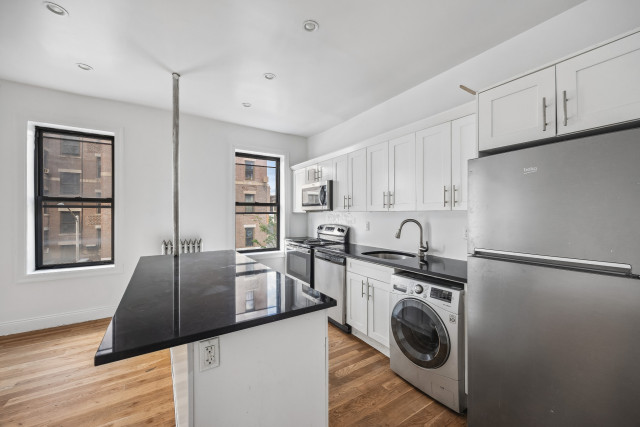 Spacious 4BR Gem Near Campus - Steps from Amsterdam Ave and 160th!