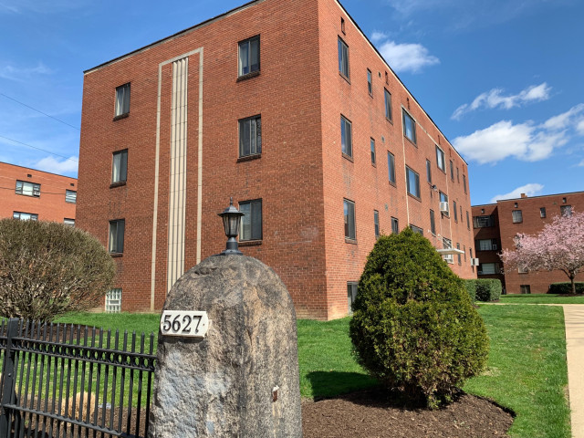 East Liberty! On Site Laundry, close to everything!