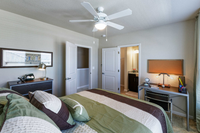 Room/full bath in 4x4  Townhome