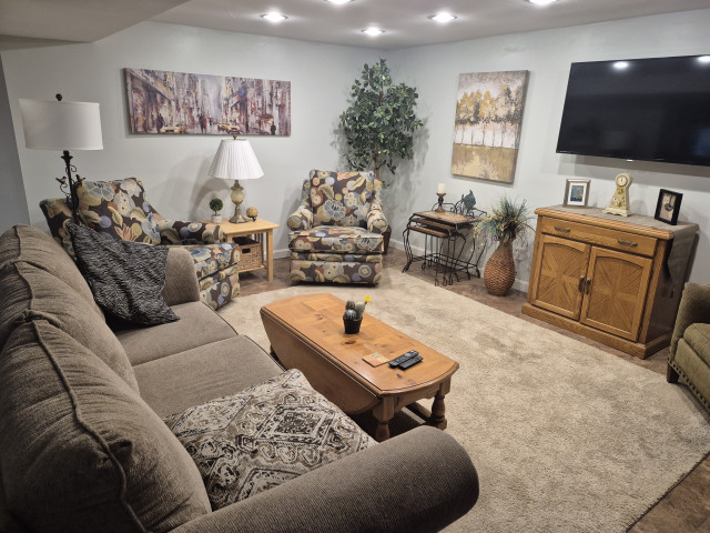 Comfortable 1 Bedroom with Office