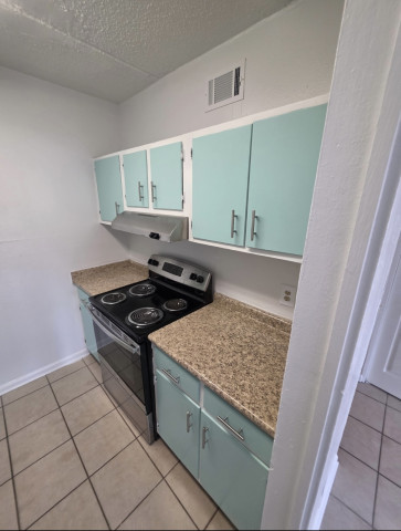 Spacious 1 Bedroom in Prime Location 