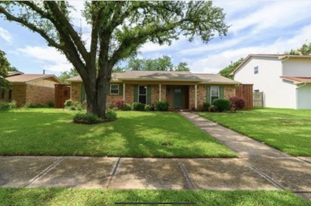 Prime Student Living: Spacious 3-Bed, 2-Bathroom Home Directly Across from Campus