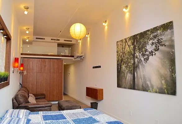 BRIGHT, SPACIOUS ROOM