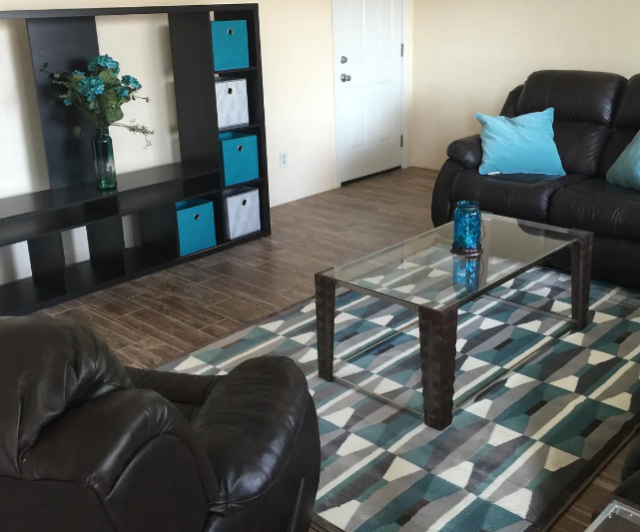 Room for Rent in a 4x3 House 3 minutes from Campus