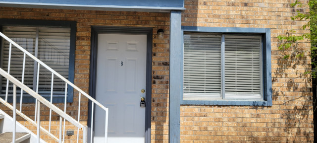 Dowstairs Unit in a Fourplex just blocks from Texas State