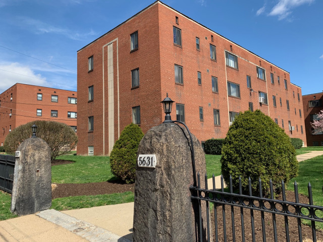 AVAIL 8/1/2025! East Liberty! On Bus Line! Laundry on site!