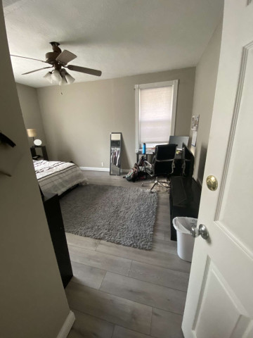Sublease for bedroom in 5 bedroom house