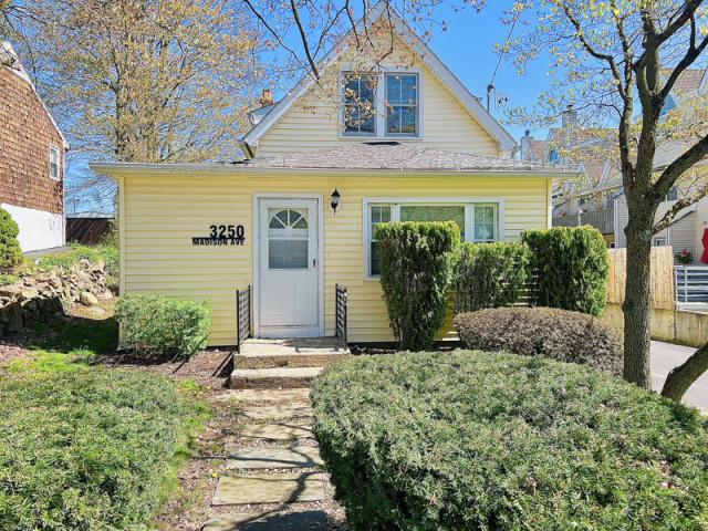 Renovated 4BR Off Campus House – 15 Min Walk to SHU, Parking Included