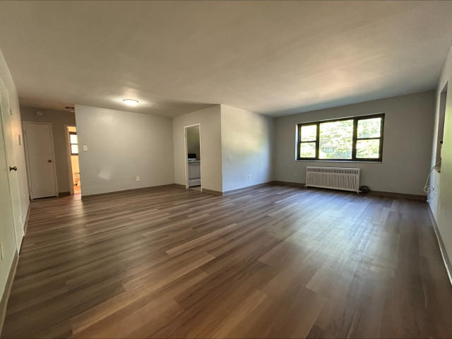 Avail June 1, 2025! 2br/1ba! East Liberty! Laundry on-site! On bus line!