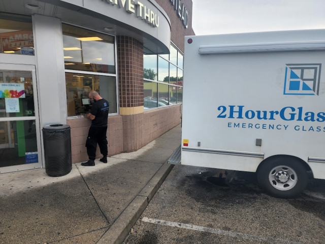 Work Outdoors, Fix Glass, Help People – That’s the Job