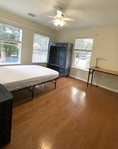 Clean Off-Campus Housing- Accepting Applications for 2025-2026 Academic Year ($700~820)