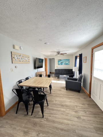2 Bedroom Close to Beach Oct-May 1
