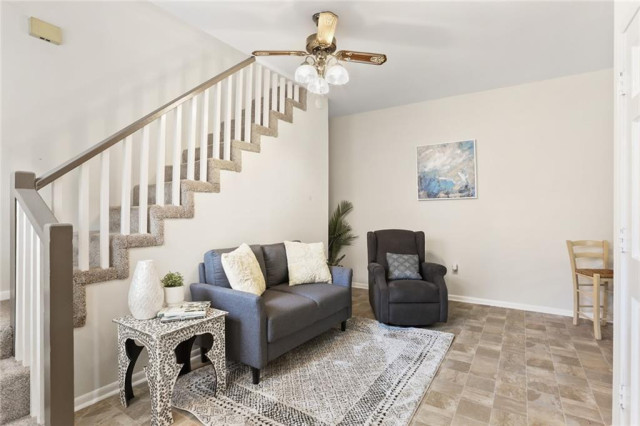 Beautiful 1 BR (Unfurnished) Carriage House in Superb Uptown Location! Available Aug. 1st 