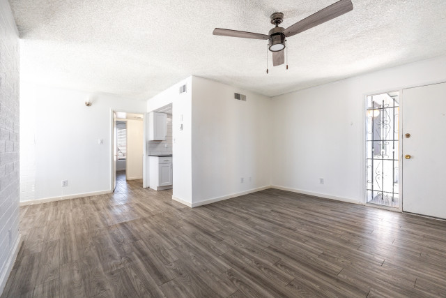 Great one bedroom apartments,conveniently located!