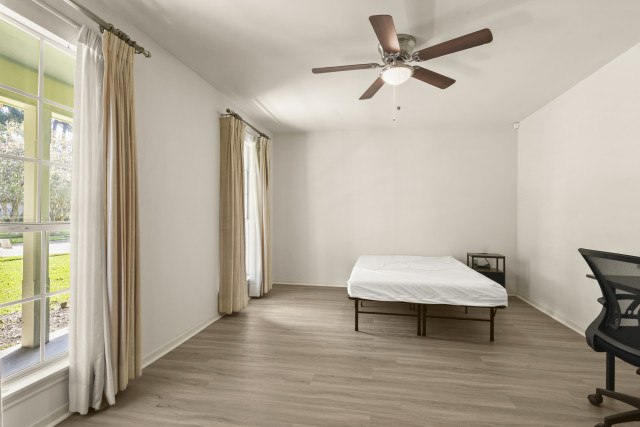 Furnished home 4 minutes from LSU in a safe neighborhood 
