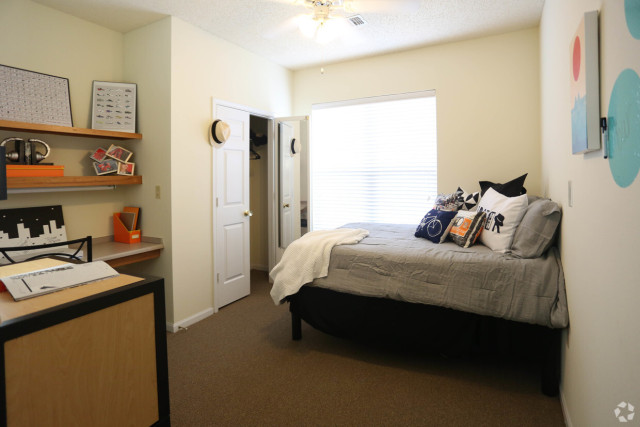 Sublet for pet-friendly co-ed room in Cape Trails Apartments