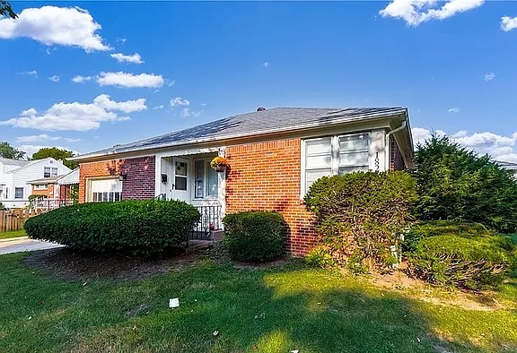 cozy 2 bed, 1 bath home